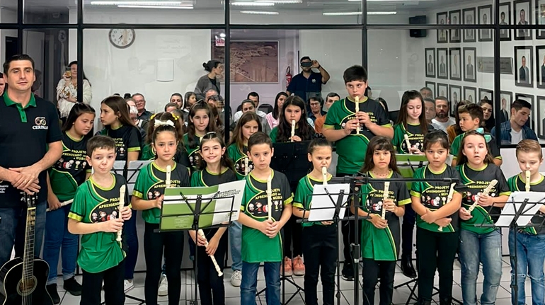 Projeto “Aprendendo com a Música” recebe homenagem