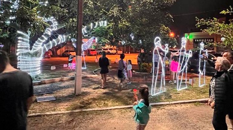 Cerpalo ilumina praças em Paulo Lopes e Ibiraquera para o Natal