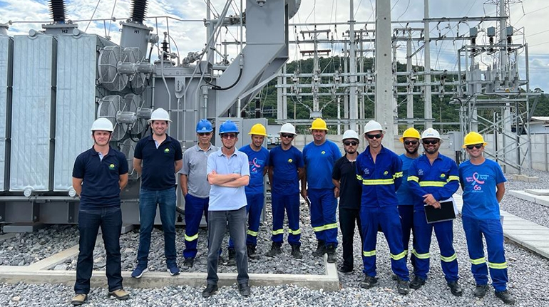Colaboradores em treinamento para a chegada da nova subestação